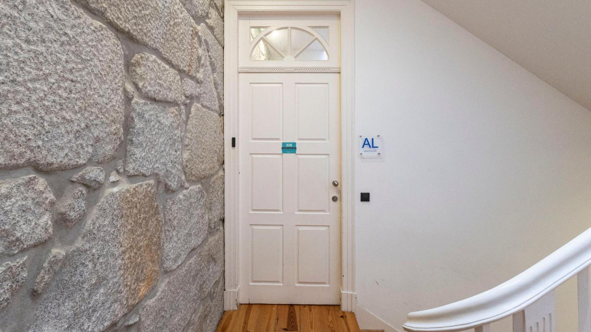 Lovelystay - Allderman Apartment - Almada 3º F Porto Exterior photo